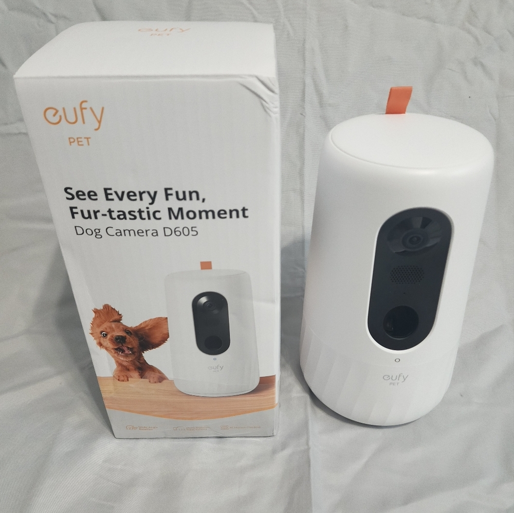 Eufy Pet Camera & Dog Treat dispenser D605